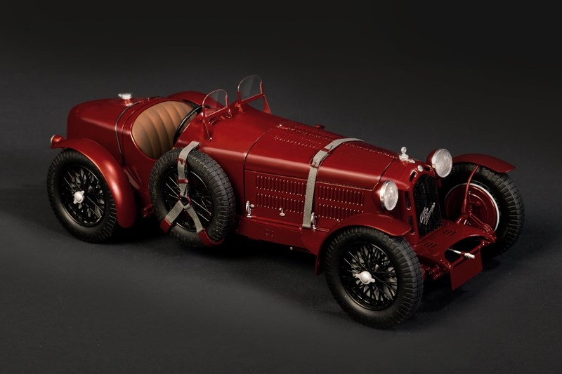 ITALERI 1:12 - Alfa Romeo 8C 2300 Roadster