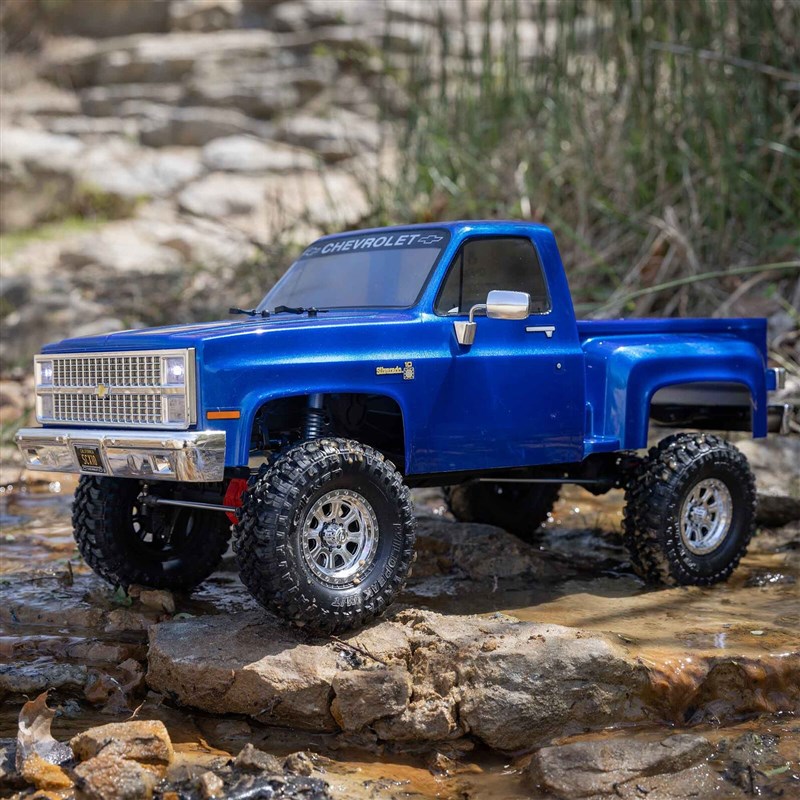 Axial SCX10 III Base Camp Chevy K10 4WD RTR Blue