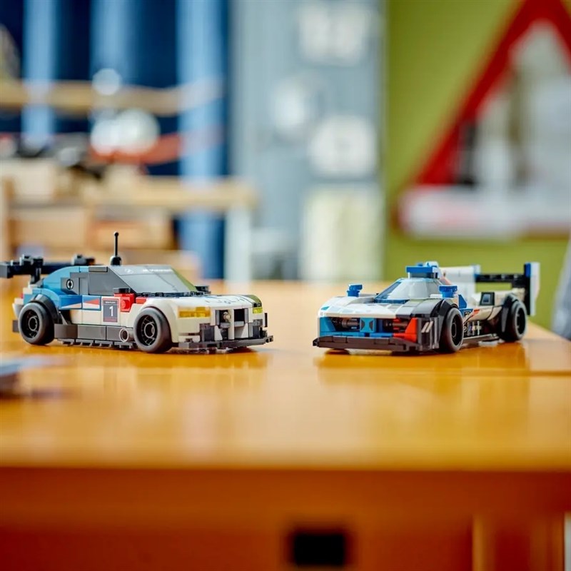 LEGO BMW M Hybrid V8 & BMW M4 GT3 Speed Champions
